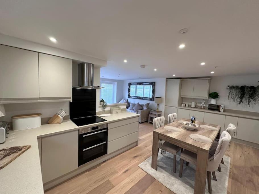Appartamento 2Bed Ground Floor Flat + Garden Sunningwell Esterno foto